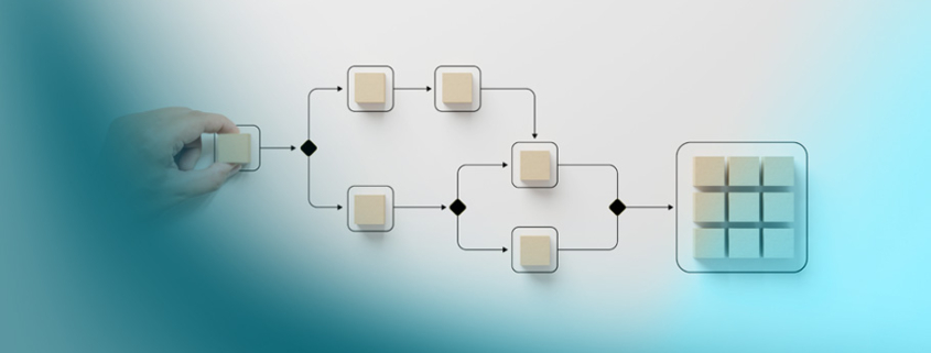 Lieferantenmanagement: Visualisierung eines strukturierten Prozessablaufs mit Holzwürfeln, die durch Pfeile verbunden sind und die systematische Optimierung der Lieferantenkette darstellen.
