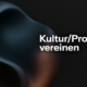 Abstrakte dunkle 3D-Form vor schwarzem Hintergrund, rechts weiße Schrift: „Kultur/Prozess vereinen“. Lernen in Organisationen