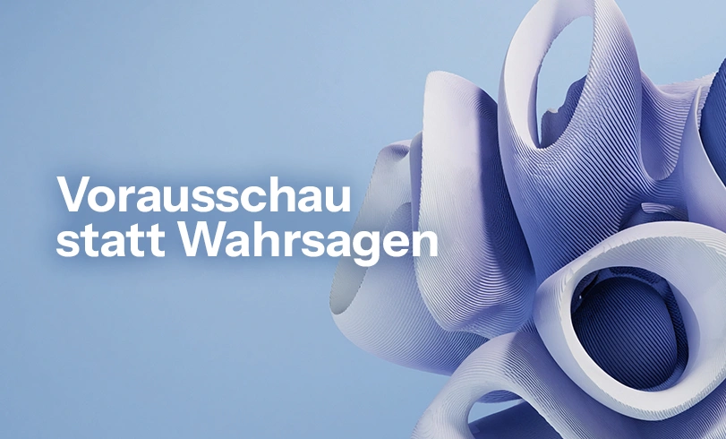 blog-strategic-foresight Abstrakte 3D-Skulptur auf hellem Hintergrund mit dem schwarzen Schriftzug „Vorausschau statt Wahrsagen". Strategic Foresight