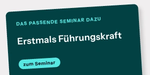 Dunkeltürkises Banner mit weißem Text „Erstmals Führungskraft“ und hellblauem Button „zum Seminar“ auf grauem Grund.