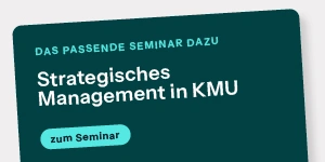 Dunkeltürkises Banner mit weißem Text „Strategisches Management in KMU“ und hellblauem Button „zum Seminar“ auf grauem Grund.